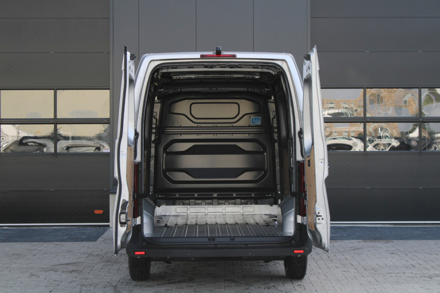 Renault Master T35 2.0 dCi 170pk L2H2 Extra - 2x Schuifdeur - Navigatie - Blind Spot - Camera - Stoelverwarming - Verwarmde voorruit - Rijklaar Renault Master T35 2.0 dCi 170pk L2H2 Extra - 2x Schuifdeur - Navigatie - Blind Spot - Camera - Stoelverwarming - Verwarmde voorruit - Rijklaar