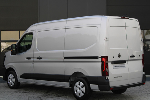 Renault Master T35 2.0 dCi 170pk L2H2 Extra - 2x Schuifdeur - Navigatie - Blind Spot - Camera - Stoelverwarming - Verwarmde voorruit - Rijklaar Renault Master T35 2.0 dCi 170pk L2H2 Extra - 2x Schuifdeur - Navigatie - Blind Spot - Camera - Stoelverwarming - Verwarmde voorruit - Rijklaar