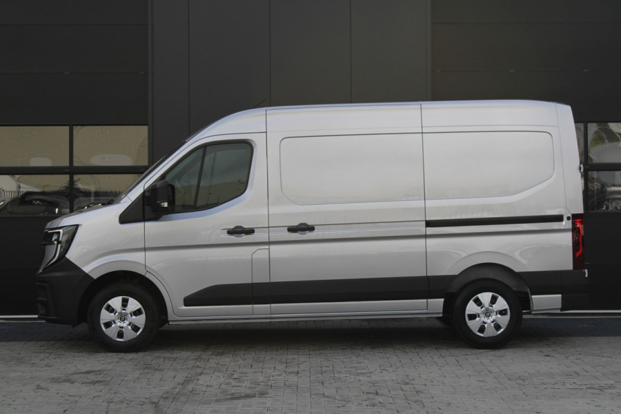 Renault Master T35 2.0 dCi 170pk L2H2 Extra - 2x Schuifdeur - Navigatie - Blind Spot - Camera - Stoelverwarming - Verwarmde voorruit - Rijklaar Renault Master T35 2.0 dCi 170pk L2H2 Extra - 2x Schuifdeur - Navigatie - Blind Spot - Camera - Stoelverwarming - Verwarmde voorruit - Rijklaar