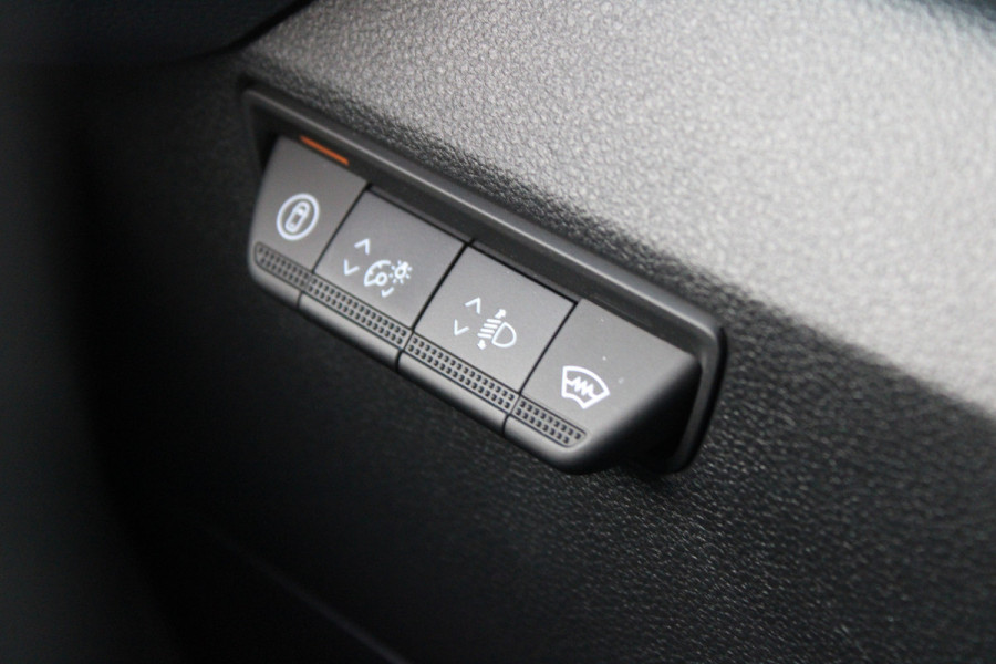 Renault Master T35 2.0 dCi 170pk L2H2 Extra - 2x Schuifdeur - Navigatie - Blind Spot - Camera - Stoelverwarming - Verwarmde voorruit - Rijklaar Renault Master T35 2.0 dCi 170pk L2H2 Extra - 2x Schuifdeur - Navigatie - Blind Spot - Camera - Stoelverwarming - Verwarmde voorruit - Rijklaar