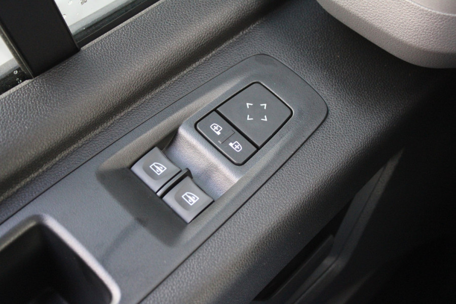 Renault Master T35 2.0 dCi 170pk L2H2 Extra - 2x Schuifdeur - Navigatie - Blind Spot - Camera - Stoelverwarming - Verwarmde voorruit - Rijklaar Renault Master T35 2.0 dCi 170pk L2H2 Extra - 2x Schuifdeur - Navigatie - Blind Spot - Camera - Stoelverwarming - Verwarmde voorruit - Rijklaar