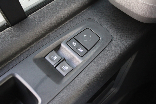 Renault Master T35 2.0 dCi 170pk L2H2 Extra - 2x Schuifdeur - Navigatie - Blind Spot - Camera - Stoelverwarming - Verwarmde voorruit - Rijklaar Renault Master T35 2.0 dCi 170pk L2H2 Extra - 2x Schuifdeur - Navigatie - Blind Spot - Camera - Stoelverwarming - Verwarmde voorruit - Rijklaar