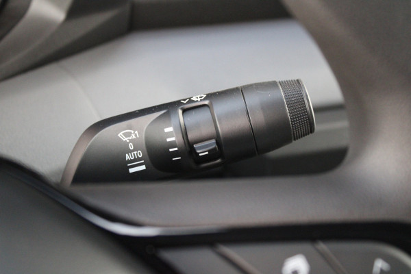 Renault Master T35 2.0 dCi 170pk L2H2 Extra - 2x Schuifdeur - Navigatie - Blind Spot - Camera - Stoelverwarming - Verwarmde voorruit - Rijklaar Renault Master T35 2.0 dCi 170pk L2H2 Extra - 2x Schuifdeur - Navigatie - Blind Spot - Camera - Stoelverwarming - Verwarmde voorruit - Rijklaar