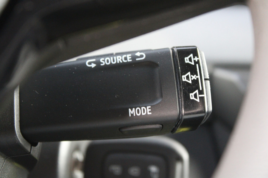 Renault Master T35 2.0 dCi 170pk L2H2 Extra - 2x Schuifdeur - Navigatie - Blind Spot - Camera - Stoelverwarming - Verwarmde voorruit - Rijklaar Renault Master T35 2.0 dCi 170pk L2H2 Extra - 2x Schuifdeur - Navigatie - Blind Spot - Camera - Stoelverwarming - Verwarmde voorruit - Rijklaar