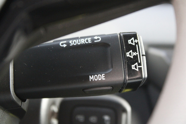 Renault Master T35 2.0 dCi 170pk L2H2 Extra - 2x Schuifdeur - Navigatie - Blind Spot - Camera - Stoelverwarming - Verwarmde voorruit - Rijklaar Renault Master T35 2.0 dCi 170pk L2H2 Extra - 2x Schuifdeur - Navigatie - Blind Spot - Camera - Stoelverwarming - Verwarmde voorruit - Rijklaar