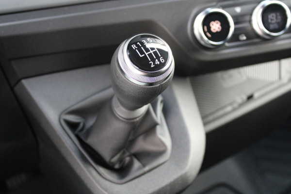 Renault Master T35 2.0 dCi 170pk L2H2 Extra - 2x Schuifdeur - Navigatie - Blind Spot - Camera - Stoelverwarming - Verwarmde voorruit - Rijklaar Renault Master T35 2.0 dCi 170pk L2H2 Extra - 2x Schuifdeur - Navigatie - Blind Spot - Camera - Stoelverwarming - Verwarmde voorruit - Rijklaar