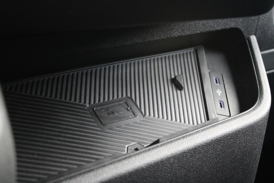 Renault Master T35 2.0 dCi 170pk L2H2 Extra - 2x Schuifdeur - Navigatie - Blind Spot - Camera - Stoelverwarming - Verwarmde voorruit - Rijklaar Renault Master T35 2.0 dCi 170pk L2H2 Extra - 2x Schuifdeur - Navigatie - Blind Spot - Camera - Stoelverwarming - Verwarmde voorruit - Rijklaar