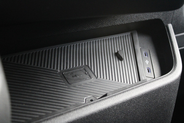 Renault Master T35 2.0 dCi 170pk L2H2 Extra - 2x Schuifdeur - Navigatie - Blind Spot - Camera - Stoelverwarming - Verwarmde voorruit - Rijklaar Renault Master T35 2.0 dCi 170pk L2H2 Extra - 2x Schuifdeur - Navigatie - Blind Spot - Camera - Stoelverwarming - Verwarmde voorruit - Rijklaar