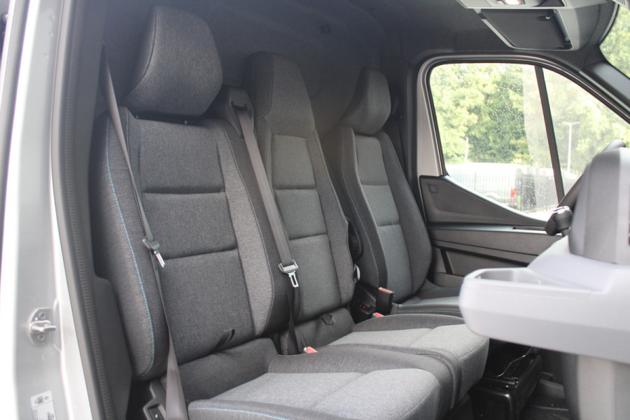 Renault Master T35 2.0 dCi 170pk L2H2 Extra - 2x Schuifdeur - Navigatie - Blind Spot - Camera - Stoelverwarming - Verwarmde voorruit - Rijklaar Renault Master T35 2.0 dCi 170pk L2H2 Extra - 2x Schuifdeur - Navigatie - Blind Spot - Camera - Stoelverwarming - Verwarmde voorruit - Rijklaar