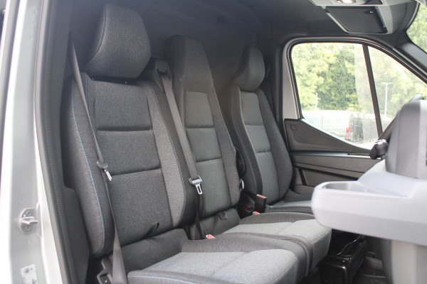 Renault Master T35 2.0 dCi 170pk L2H2 Extra - 2x Schuifdeur - Navigatie - Blind Spot - Camera - Stoelverwarming - Verwarmde voorruit - Rijklaar Renault Master T35 2.0 dCi 170pk L2H2 Extra - 2x Schuifdeur - Navigatie - Blind Spot - Camera - Stoelverwarming - Verwarmde voorruit - Rijklaar