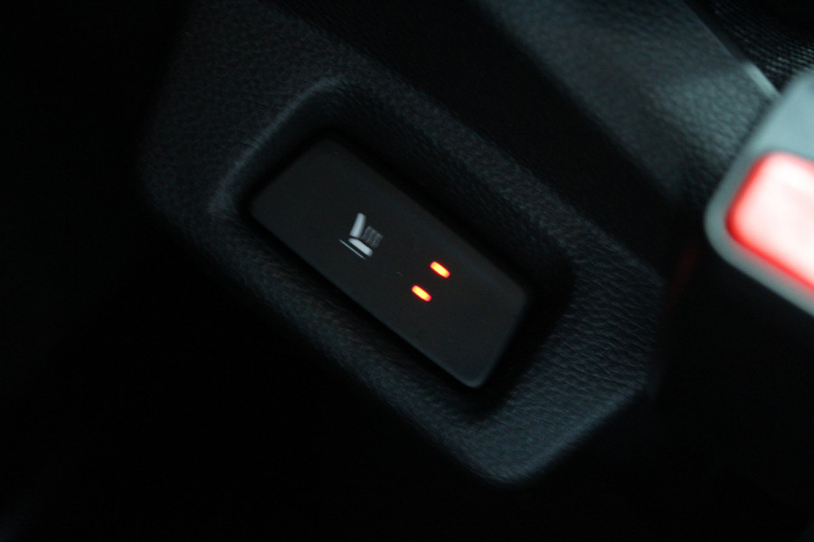 Renault Master T35 2.0 dCi 170pk L2H2 Extra - 2x Schuifdeur - Navigatie - Blind Spot - Camera - Stoelverwarming - Verwarmde voorruit - Rijklaar Renault Master T35 2.0 dCi 170pk L2H2 Extra - 2x Schuifdeur - Navigatie - Blind Spot - Camera - Stoelverwarming - Verwarmde voorruit - Rijklaar