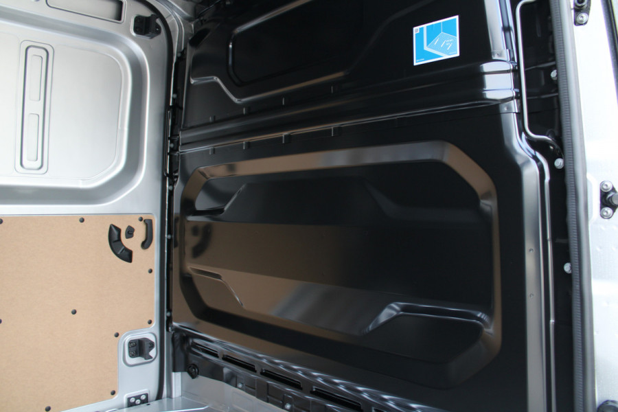 Renault Master T35 2.0 dCi 170pk L2H2 Extra - 2x Schuifdeur - Navigatie - Blind Spot - Camera - Stoelverwarming - Verwarmde voorruit - Rijklaar Renault Master T35 2.0 dCi 170pk L2H2 Extra - 2x Schuifdeur - Navigatie - Blind Spot - Camera - Stoelverwarming - Verwarmde voorruit - Rijklaar