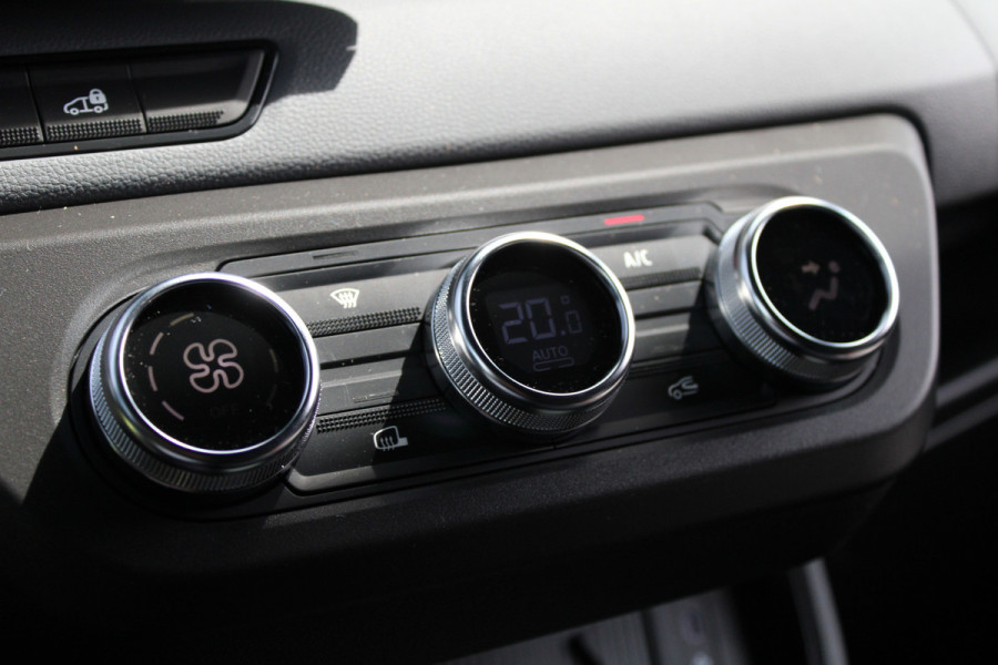 Renault Master T35 2.0 dCi 170pk L2H2 Extra - 2x Schuifdeur - Navigatie - Blind Spot - Camera - Stoelverwarming - Verwarmde voorruit - Rijklaar