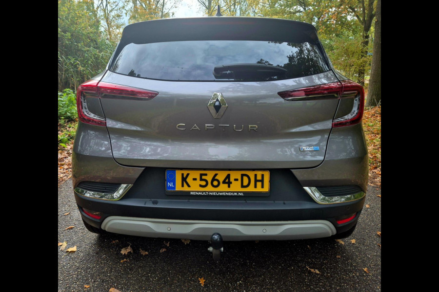 Renault Captur 1.6 E-Tech Plug-in Hybrid 160 Panoramadsk trekhaak Renault Captur 1.6 E-Tech Plug-in Hybrid 160 Panoramadsk trekhaak