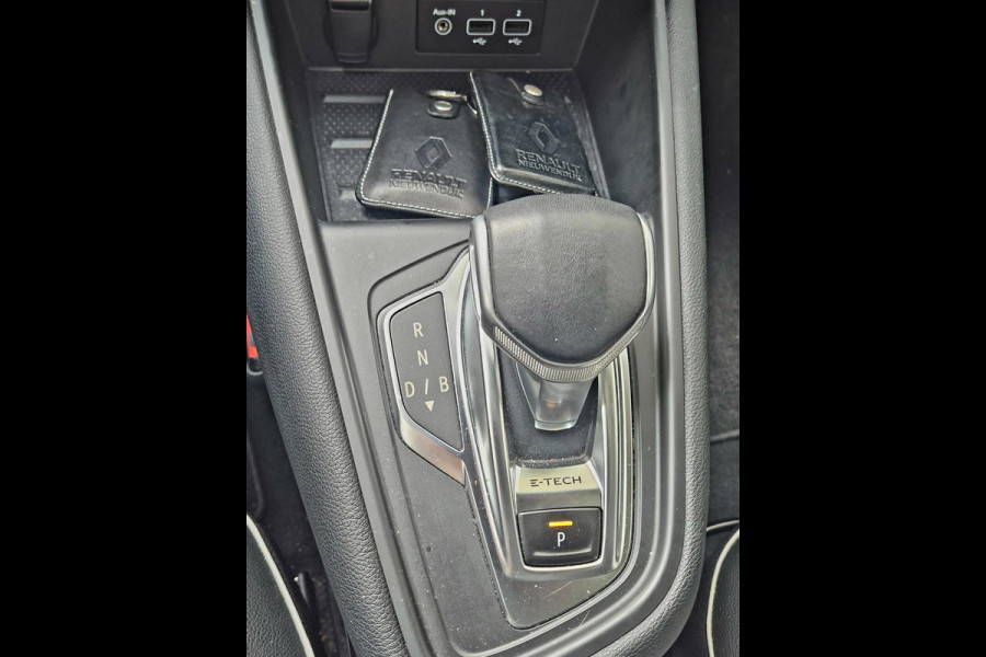 Renault Captur 1.6 E-Tech Plug-in Hybrid 160 Panoramadsk trekhaak Renault Captur 1.6 E-Tech Plug-in Hybrid 160 Panoramadsk trekhaak