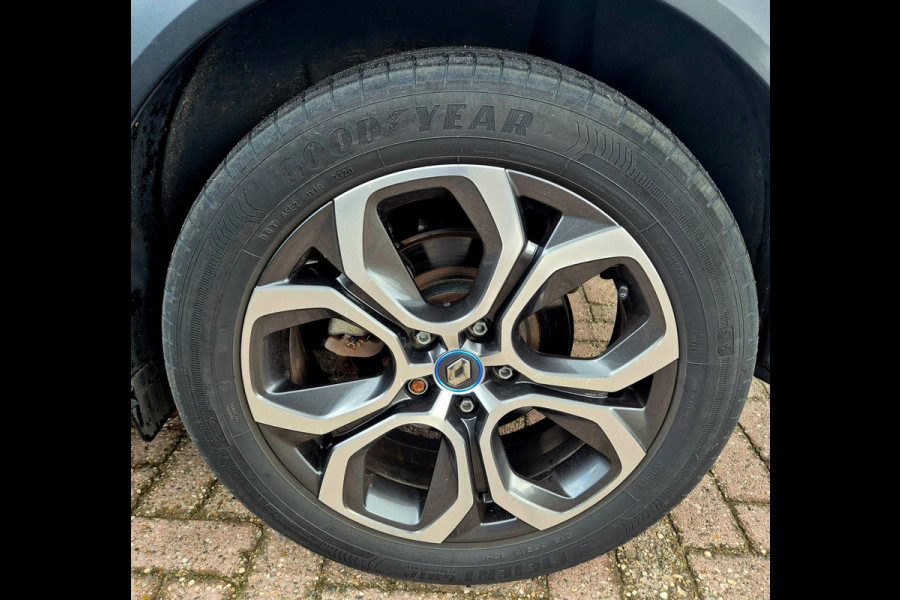 Renault Captur 1.6 E-Tech Plug-in Hybrid 160 Panoramadsk trekhaak Renault Captur 1.6 E-Tech Plug-in Hybrid 160 Panoramadsk trekhaak