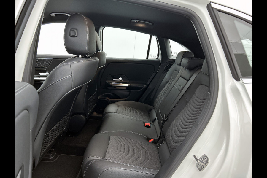 Mercedes-Benz EQA 250+ Business Solution 71 kWh | Parkeerpakket met achteruitrijcamera | Widescreen display | Zitcomfortpakket | Sfeerverlichting | EASY PACK achterklep | Stoelverwarming voor | Licht- en zicht pakket | Mercedes-Benz EQA 250+ Business Solution 71 kWh | Parkeerpakket met achteruitrijcamera | Widescreen display | Zitcomfortpakket | Sfeerverlichting | EASY PACK achterklep | Stoelverwarming voor | Licht- en zicht pakket |