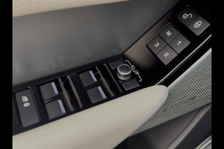 Land Rover Range Rover Velar 3.0 V6 AWD HSE R-dynamic - Airco, Elek. verst. stoelen, Stuur- stoelverwarming, Pano, Cruise! Land Rover Range Rover Velar 3.0 V6 AWD HSE R-dynamic - Airco, Elek. verst. stoelen, Stuur- stoelverwarming, Pano, Cruise!