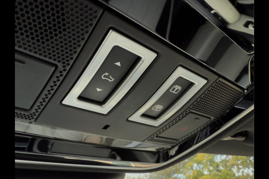 Land Rover Range Rover Velar 3.0 V6 AWD HSE R-dynamic - Airco, Elek. verst. stoelen, Stuur- stoelverwarming, Pano, Cruise! Land Rover Range Rover Velar 3.0 V6 AWD HSE R-dynamic - Airco, Elek. verst. stoelen, Stuur- stoelverwarming, Pano, Cruise!