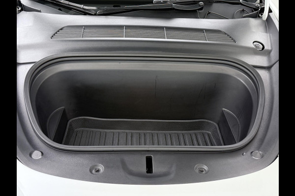 Tesla Model Y Long Range AWD 75 kWh AUTOPILOT| RIJKLAARPRIJS INCL. TESLA GARANTIE TOT 08-2026/80.000KM accu en aandrijflijn t/m 08-2030/192.000km Tesla Model Y Long Range AWD 75 kWh AUTOPILOT| RIJKLAARPRIJS INCL. TESLA GARANTIE TOT 08-2026/80.000KM accu en aandrijflijn t/m 08-2030/192.000km