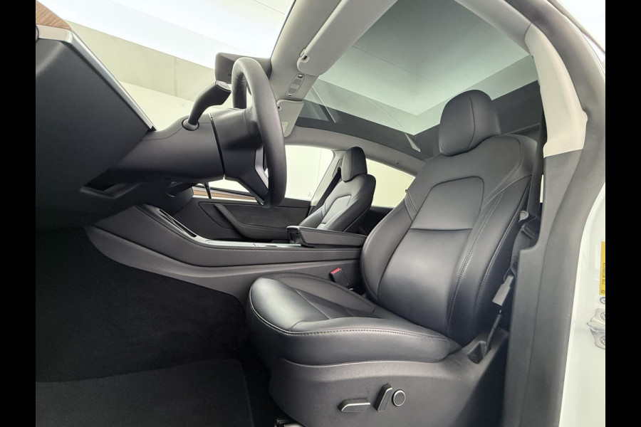 Tesla Model Y Long Range AWD 75 kWh AUTOPILOT| RIJKLAARPRIJS INCL. TESLA GARANTIE TOT 08-2026/80.000KM accu en aandrijflijn t/m 08-2030/192.000km Tesla Model Y Long Range AWD 75 kWh AUTOPILOT| RIJKLAARPRIJS INCL. TESLA GARANTIE TOT 08-2026/80.000KM accu en aandrijflijn t/m 08-2030/192.000km