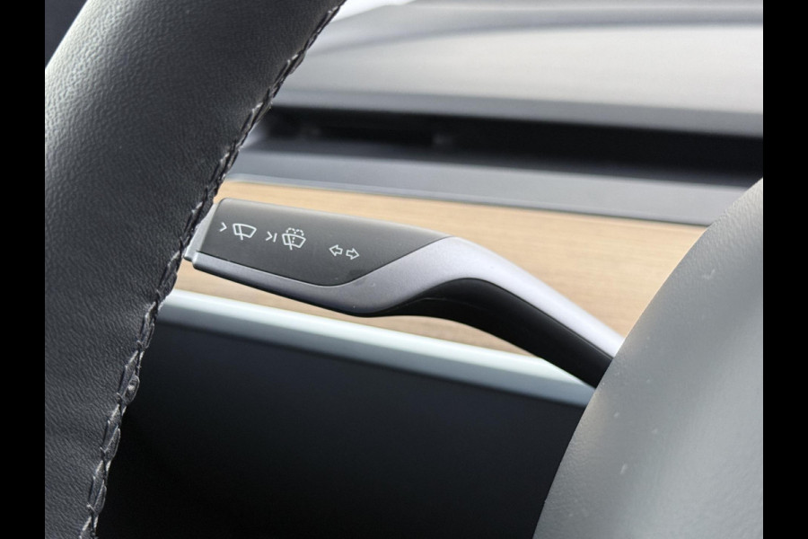 Tesla Model Y Long Range AWD 75 kWh AUTOPILOT| RIJKLAARPRIJS INCL. TESLA GARANTIE TOT 08-2026/80.000KM accu en aandrijflijn t/m 08-2030/192.000km Tesla Model Y Long Range AWD 75 kWh AUTOPILOT| RIJKLAARPRIJS INCL. TESLA GARANTIE TOT 08-2026/80.000KM accu en aandrijflijn t/m 08-2030/192.000km