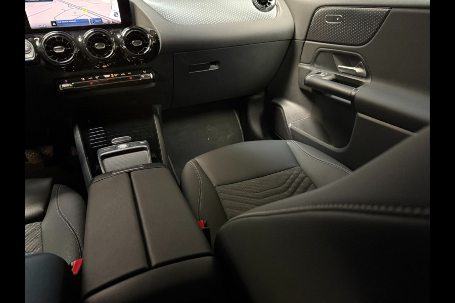 Mercedes-Benz B-Klasse 180 Star Edition Luxury Line 17 inch trekhaak camera Mercedes-Benz B-Klasse 180 Star Edition Luxury Line 17 inch trekhaak camera