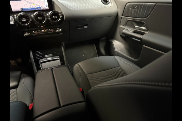 Mercedes-Benz B-Klasse 180 Star Edition Luxury Line 17 inch trekhaak camera Mercedes-Benz B-Klasse 180 Star Edition Luxury Line 17 inch trekhaak camera