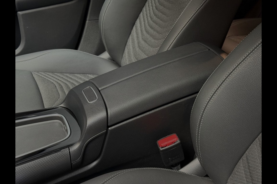 Mercedes-Benz B-Klasse 180 Star Edition Luxury Line 17 inch trekhaak camera Mercedes-Benz B-Klasse 180 Star Edition Luxury Line 17 inch trekhaak camera