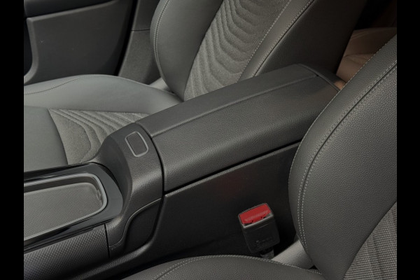 Mercedes-Benz B-Klasse 180 Star Edition Luxury Line 17 inch trekhaak camera Mercedes-Benz B-Klasse 180 Star Edition Luxury Line 17 inch trekhaak camera