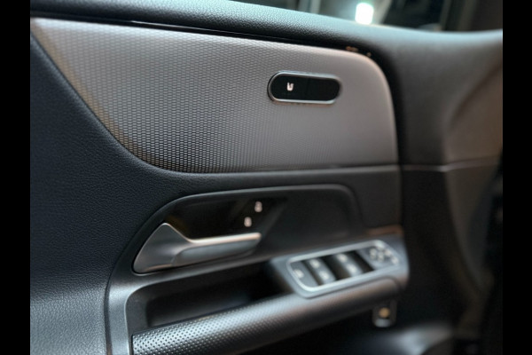 Mercedes-Benz B-Klasse 180 Star Edition Luxury Line 17 inch trekhaak camera Mercedes-Benz B-Klasse 180 Star Edition Luxury Line 17 inch trekhaak camera