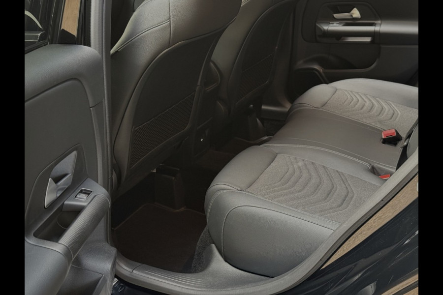 Mercedes-Benz B-Klasse 180 Star Edition Luxury Line 17 inch trekhaak camera Mercedes-Benz B-Klasse 180 Star Edition Luxury Line 17 inch trekhaak camera