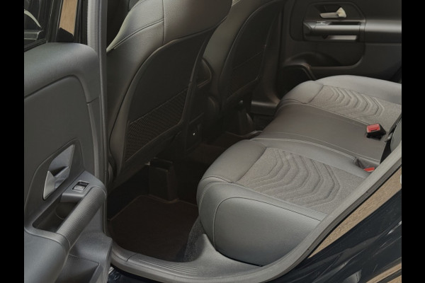 Mercedes-Benz B-Klasse 180 Star Edition Luxury Line 17 inch trekhaak camera Mercedes-Benz B-Klasse 180 Star Edition Luxury Line 17 inch trekhaak camera