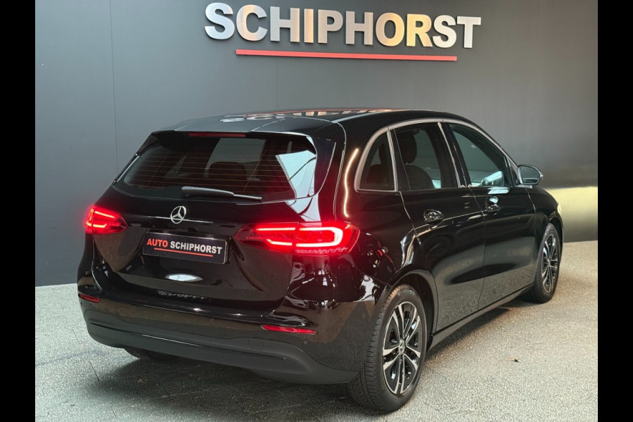 Mercedes-Benz B-Klasse 180 Star Edition Luxury Line 17 inch trekhaak camera Mercedes-Benz B-Klasse 180 Star Edition Luxury Line 17 inch trekhaak camera