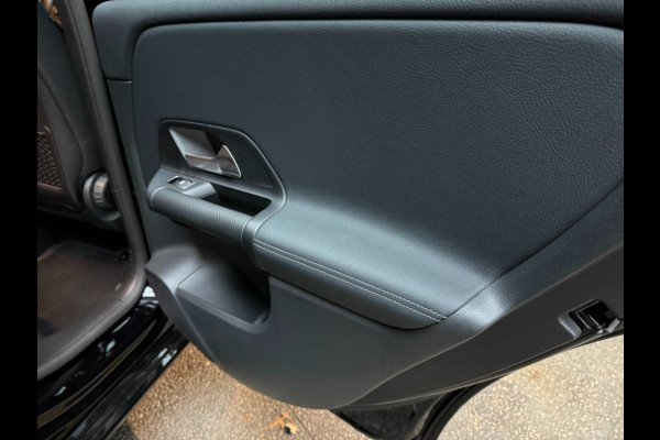 Mercedes-Benz B-Klasse 180 Star Edition Luxury Line 17 inch trekhaak camera Mercedes-Benz B-Klasse 180 Star Edition Luxury Line 17 inch trekhaak camera