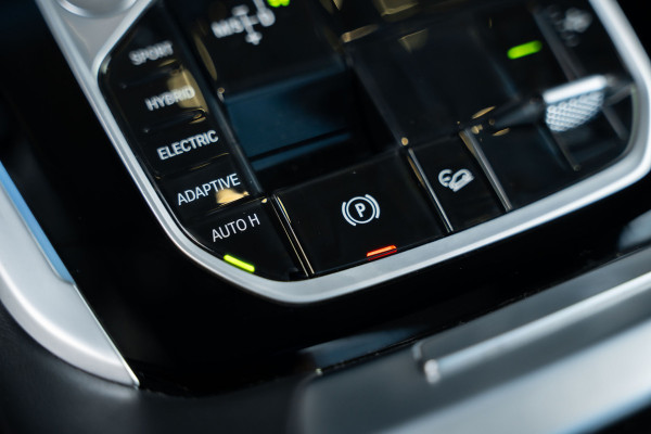 BMW X5 xDrive45e High Executive M-Sport l Laser l Luchtv. l Panorama l HUD l Stoelk. BMW X5 xDrive45e High Executive M-Sport l Laser l Luchtv. l Panorama l HUD l Stoelk.