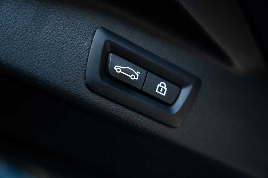 BMW X5 xDrive45e High Executive M-Sport l Laser l Luchtv. l Panorama l HUD l Stoelk. BMW X5 xDrive45e High Executive M-Sport l Laser l Luchtv. l Panorama l HUD l Stoelk.