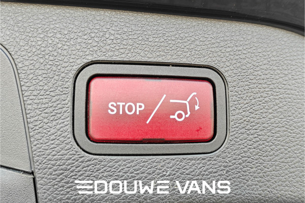 Mercedes-Benz EQC 400 4MATIC 360 Camera Burmester Trekhaak Panorama BTW auto Dealer onderhouden.