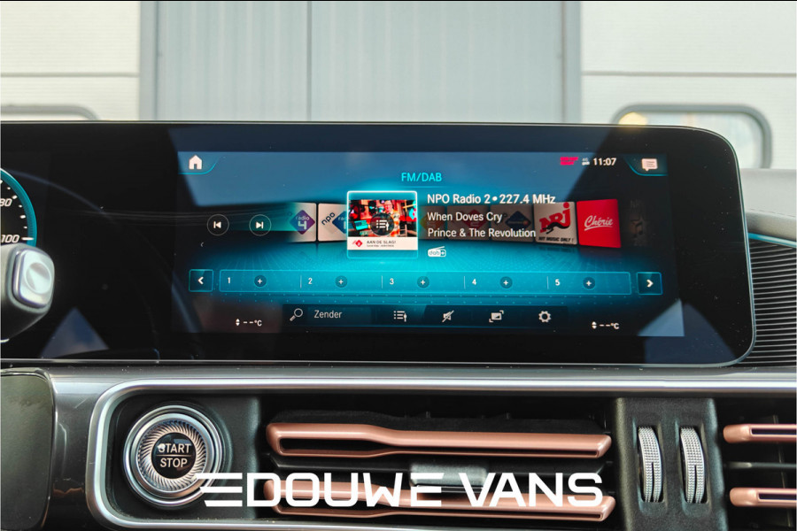 Mercedes-Benz EQC 400 4MATIC 360 Camera Burmester Trekhaak Panorama BTW auto Dealer onderhouden.