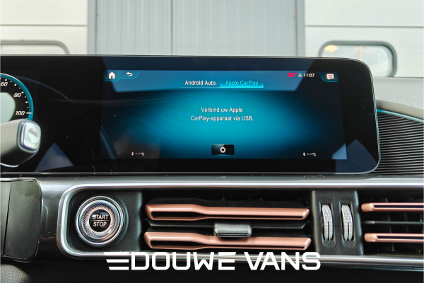 Mercedes-Benz EQC 400 4MATIC 360 Camera Burmester Trekhaak Panorama BTW auto Dealer onderhouden.