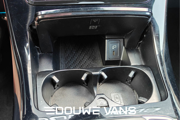 Mercedes-Benz EQC 400 4MATIC 360 Camera Burmester Trekhaak Panorama BTW auto Dealer onderhouden.