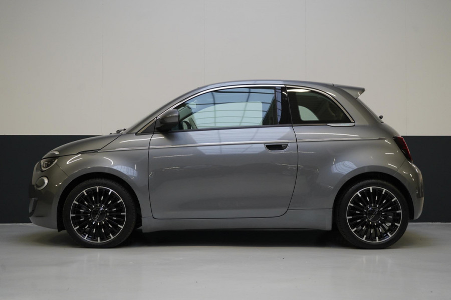 Fiat 500E La Prima 42 kWh | SoH 94% | Lederen bekleding | Navigatie | Achteruitrijcamera | Panoramadak | Adaptive cruise |