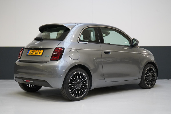 Fiat 500E La Prima 42 kWh | SoH 94% | Lederen bekleding | Navigatie | Achteruitrijcamera | Panoramadak | Adaptive cruise |