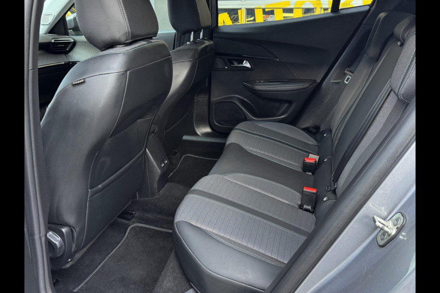 Peugeot 2008 1.2 PureTech Allure 131PK - Navigatie I LED/PDC I Achteruitrij camera I Airco I Sport velgen I Dealer onderhouden