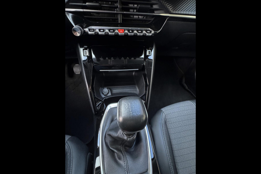 Peugeot 2008 1.2 PureTech Allure 131PK - Navigatie I LED/PDC I Achteruitrij camera I Airco I Sport velgen I Dealer onderhouden