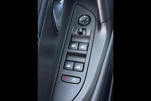 Peugeot 2008 1.2 PureTech Allure 131PK - Navigatie I LED/PDC I Achteruitrij camera I Airco I Sport velgen I Dealer onderhouden