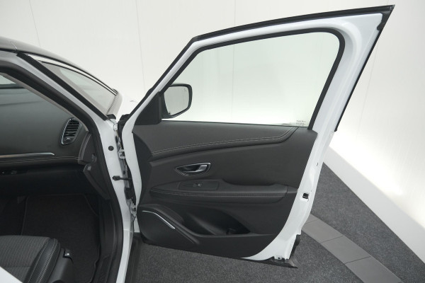 Renault Grand Scénic TCe 140 EDC Intens | 7 Zitplaatsen | Trekhaak | Camera | Dodehoekdetectie