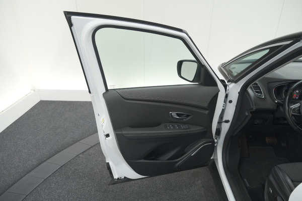 Renault Grand Scénic TCe 140 EDC Intens | 7 Zitplaatsen | Trekhaak | Camera | Dodehoekdetectie
