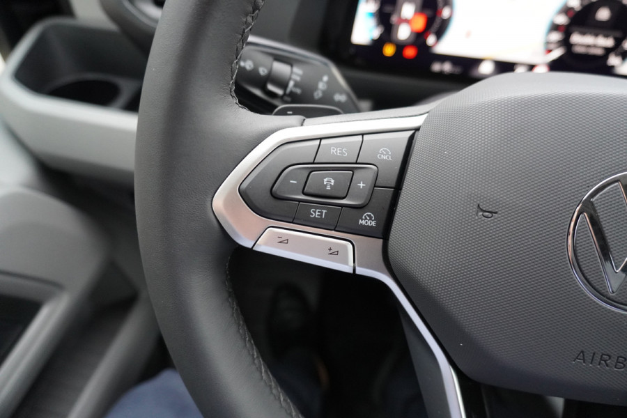 Volkswagen Crafter 30 2.0 TDI 141PK L3H3 Exclusive Automaat Climate | Adap.Cruise | Navi | Camera Volkswagen Crafter 30 2.0 TDI 141PK L3H3 Exclusive Automaat Climate | Adap.Cruise | Navi | Camera