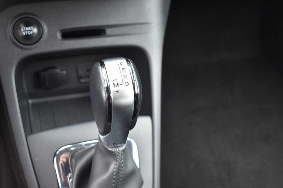 Renault Captur 1.2 TCe Initiale Paris Automaat leer Navi 13000 km Hoge instap